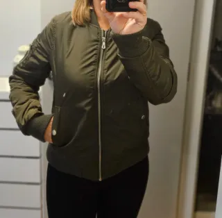 Cazadora bomber verde mujer