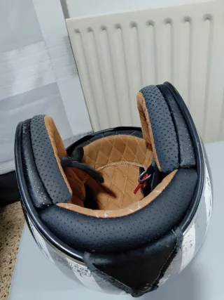 Casco de moto con diseño de estrella