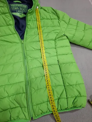 Parka verde hierba. Gorro y bolsa para recogerlo