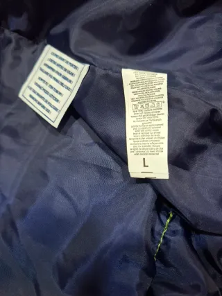 Parka verde hierba. Gorro y bolsa para recogerlo