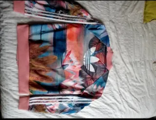 Sudadera Adidas floral cremallera