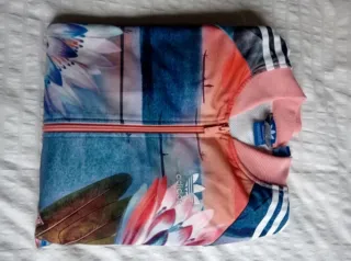 Sudadera Adidas floral cremallera
