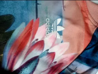 Sudadera Adidas floral cremallera