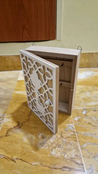 Portachiavi da parete in legno con chiave