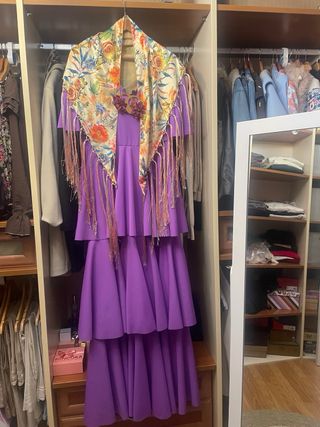 Vestido morado con volantes