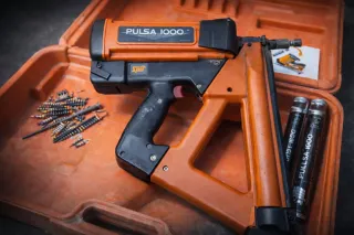 Pistola de clavos SPIT PULSA 1000