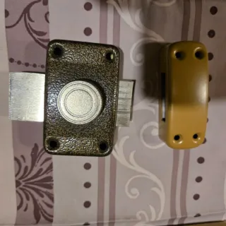 Cerrojo para puerta interior