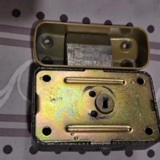 Cerrojo para puerta interior