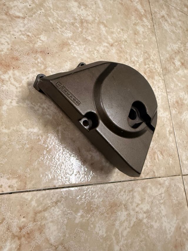 Tapa Piñón Kawasaki ZX6R 636 04/05