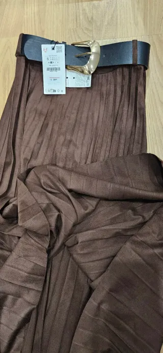 Falda larga plisada marrón chocolate