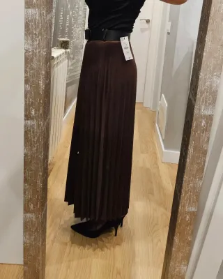 Falda larga plisada marrón chocolate