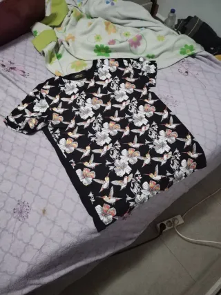 Camiseta estampada flores y colibríes