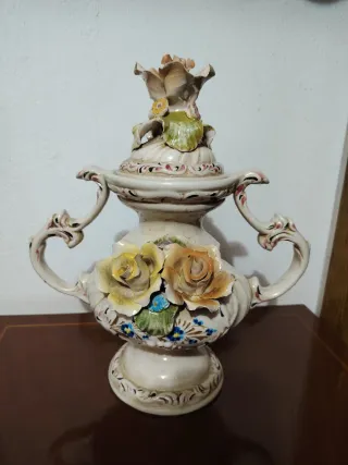 Jarro Vintage estilo Italiano com Flores em relevo