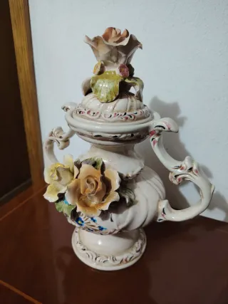 Jarro Vintage estilo Italiano com Flores em relevo