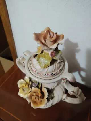 Jarro Vintage estilo Italiano com Flores em relevo