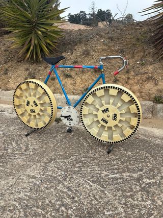 Expositor mecheros bicicleta antiguo