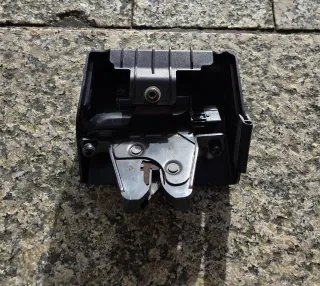 Cierre Portón Saab 93 2006