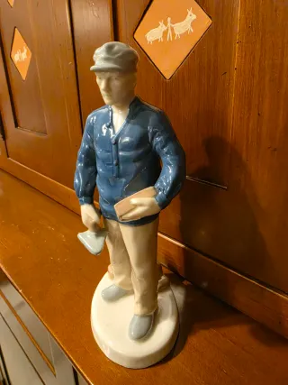 Figura de alta porcelana alemana albañil