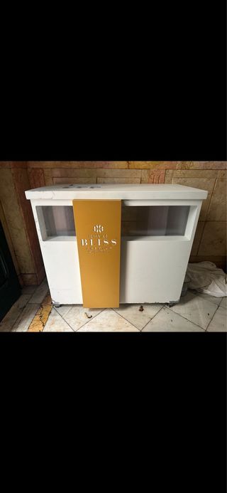 Mesa cóctel con ruedas y cubetas