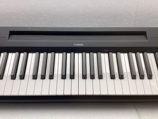 piano yamaha p-143
