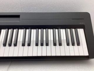 piano yamaha p-143