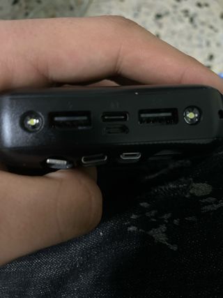 Cargador Portátil con Cables Integrados