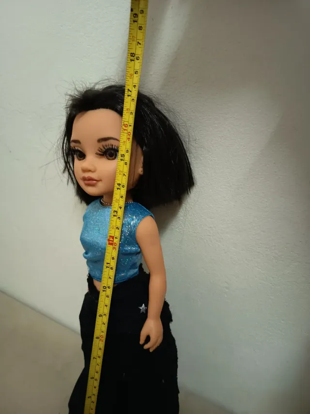 Muñeca Nancy con top brillante y pantalón