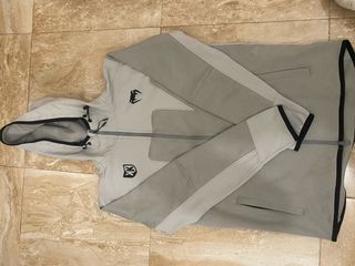 Chaqueta Venum X Foot Korner Gris
