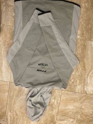 Chaqueta Venum X Foot Korner Gris