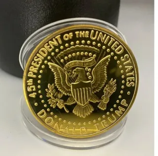 Moneda Donald Trump Chapada en Oro