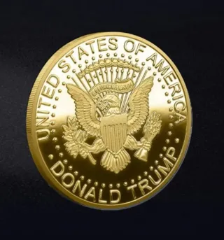 Moneda Donald Trump Chapada en Oro