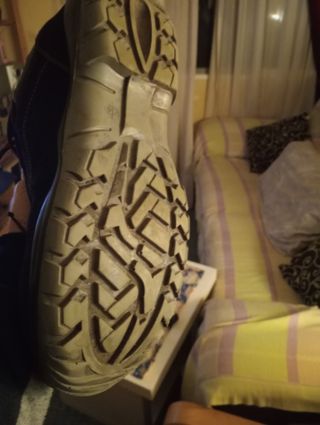 Zapatos de trabajo Exena negros y naranjas