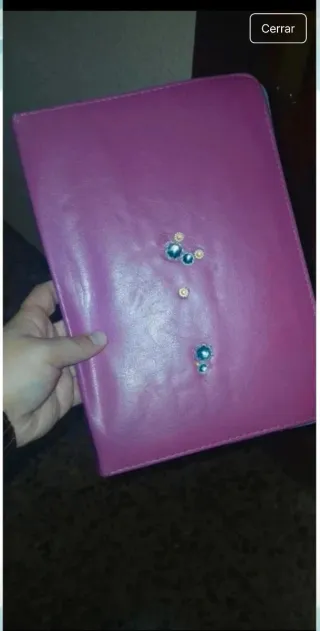 Funda morada con pedrería para tablet 10,1