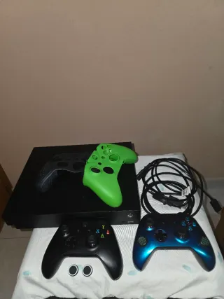 Xbox One X Negra con 2 Mandos 1T