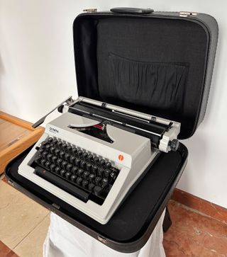 Máquina de escribir Olympia Regina de Luxe maletin