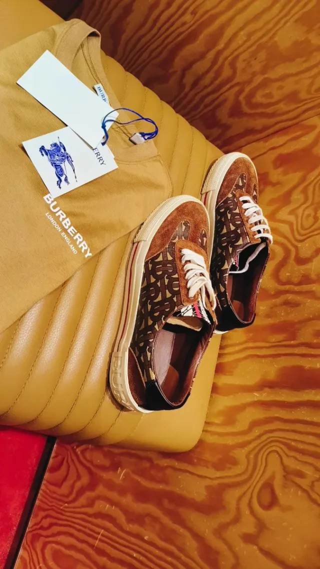 Zapatillas Burberry Marrón y Beige unisex