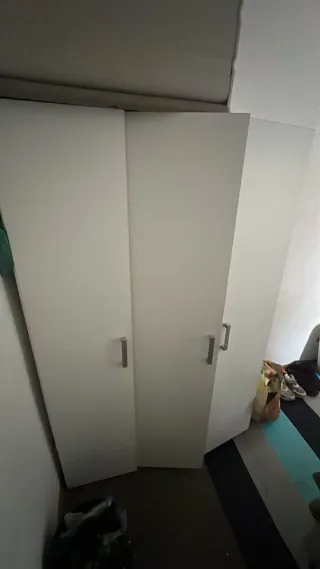 Armario blanco de plástico