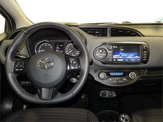 TOYOTA Yaris 1.5 110 Active