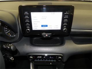 TOYOTA Yaris 1.5 120H Business Plus