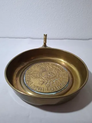 ANTIGUO LIMOSNERA DE BRONCE Y LATÓN PETITORIA