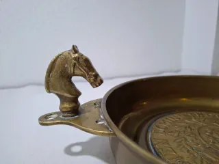 ANTIGUO LIMOSNERA DE BRONCE Y LATÓN PETITORIA