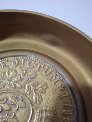 ANTIGUO LIMOSNERA DE BRONCE Y LATÓN PETITORIA