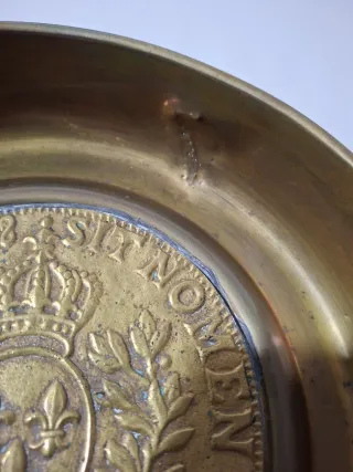 ANTIGUO LIMOSNERA DE BRONCE Y LATÓN PETITORIA