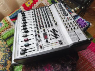 Console audio Behringer Europower PMH1000