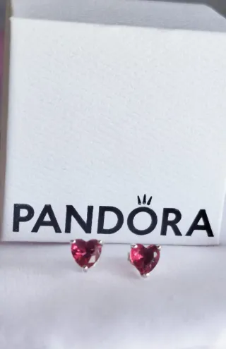 Pendientes Corazón Rojo en Relieve
