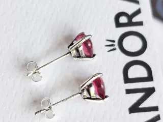 Pendientes Corazón Rojo en Relieve