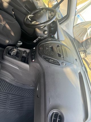 Ford Transit Courier 2021