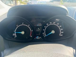 Ford Transit Courier 2021