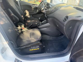 Ford Transit Courier 2021