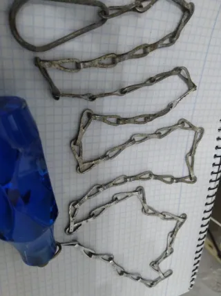 Cadena metálica para cisterna de retrete antiguo